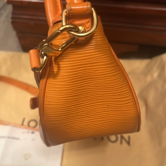 LV Two Way Bag with Certificate of Authenticity - Picture 10 of 10